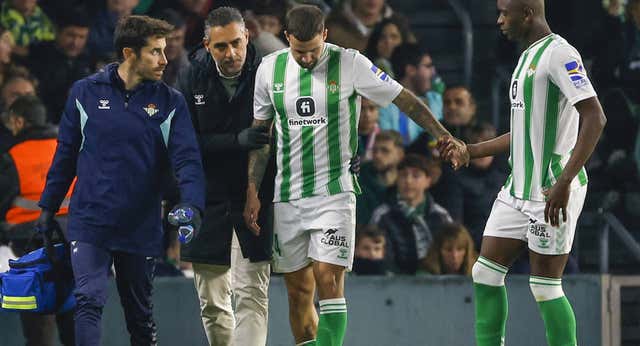 Ayoze y Aitor Ruibal encienden las alarmas de un Betis plagado de bajas