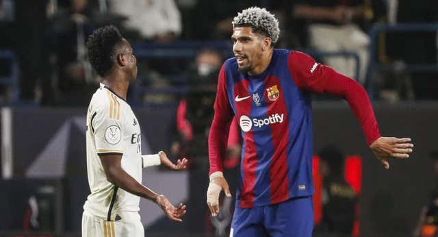 El cambio Araujo-Koundé reventó la final en 15 minutos