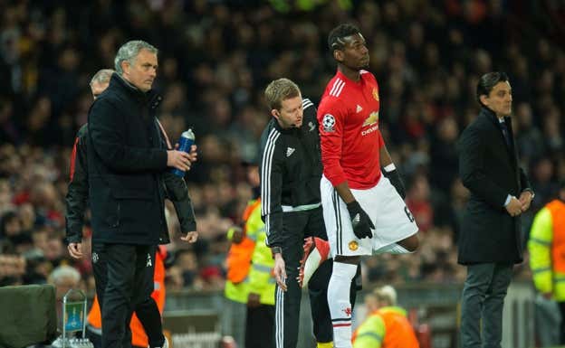 Mou junto a Pogba durante su etapa en Old Trafford.  EFE