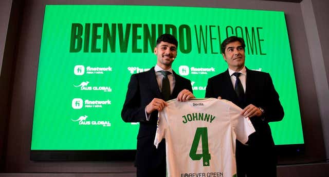 El Betis cierra filas con Pellegrini… y la plantilla verdiblanca une fuerzas en un almuerzo