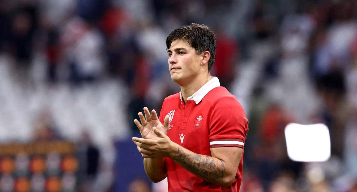Louis Rees-Zammit, en un partido con Gales.