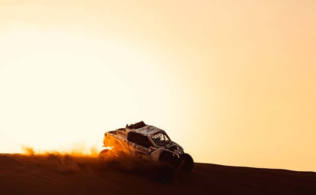 Álex Toril y Freddy Fast, en el desierto saudi.  MCH