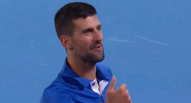 Djokovic pasa de ronda sufriendo y cabreado con el público: “¡Ven aquí y dímelo a la cara!”