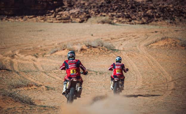 Ricky Brabec y Adrien Van Beveren, en una etapa del Rally Dakar 2024.  Monster Energy Honda Team