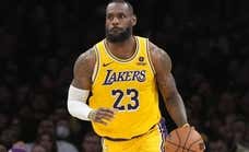 Los Lakers vuelven a sonreír: LeBron se lleva el duelo ante Kyrie y Doncic