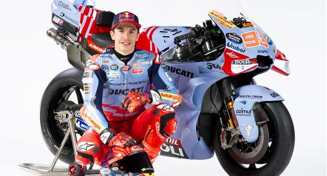 Otro paso hacia la nueva realidad de Marc Márquez en 2024: por fin luce los colores de Gresini Ducati