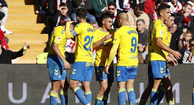 Las Palmas agrava la sequía en Vallecas y saca más motivos para soñar en grande