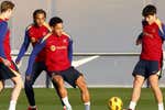 Xavi sale con dos niños de 16 años: Pau Cubarsí y Lamine, titulares