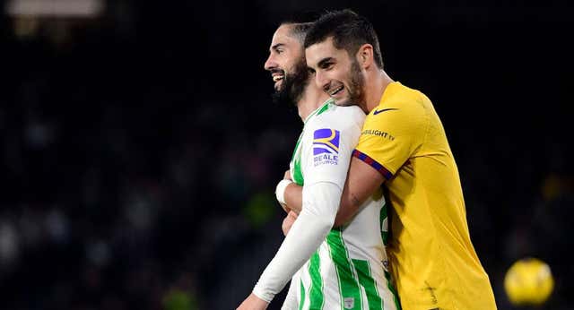 Ferran y Joao doblegan a Isco y dan una vida extra a Xavi