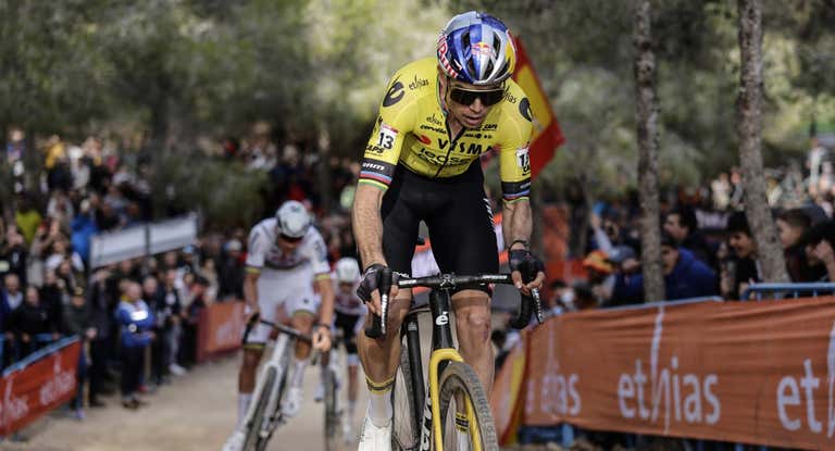 Van Aert vence la Copa del Mundo de ciclocross de Benidorm.