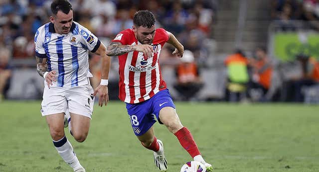 La Real Sociedad toma la delantera por Javi Galán, que lo tenía avanzado con el Villarreal