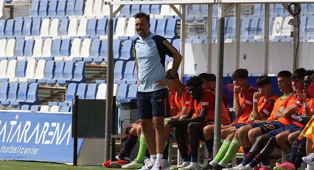 Derroche en la Federación: ¡23 empleados a Cádiz para dos amistosos de la Sub-17!
