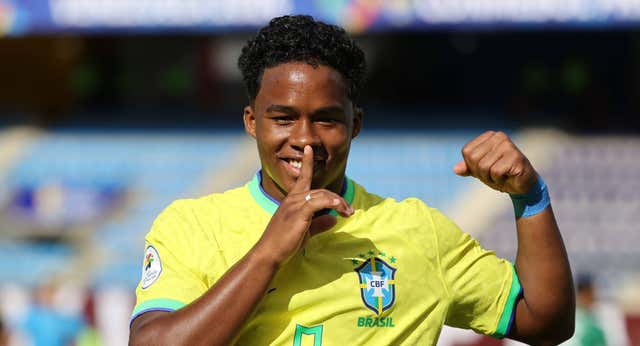 Endrick rescata a Brasil en su debut con un gol ‘a lo Ronaldo’