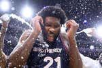 Joel Embiid supera los números de Jordan para anotar 70 puntos y brindar el mejor homenaje a Kobe Bryant en el aniversario de sus 81