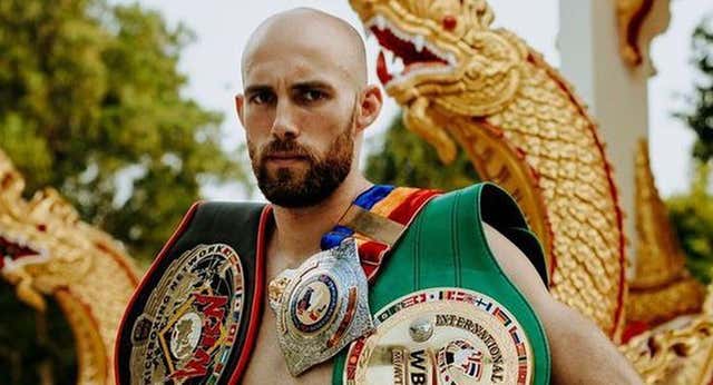 Carlos Coello persigue el Mundial de la Casa Real de Tailandia en el colegio en el que estudió