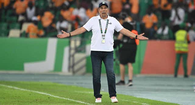 Despedido el entrenador de Costa de Marfil… ¡Con su equipo casi clasificado para octavos!
