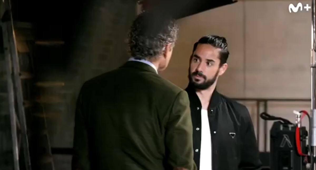 Isco, durante la charla con Valdano.  /Movistar