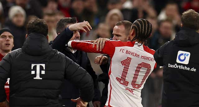 ¡Vaya escena en la Bundesliga! Bjelica y Sané se enzarzan con ‘uñazo’ incluido