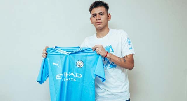 El Manchester City copia el modelo argentino de Julián Álvarez con Claudio Echeverri