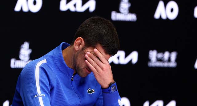 La desesperación de Novak Djokovic durante el partido ante Jannik Sinner: «¿Quieres que te traiga una taza de té?»