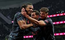 Guardiola gana por primera vez en el Tottenham Stadium con un gol de Aké en el 90'