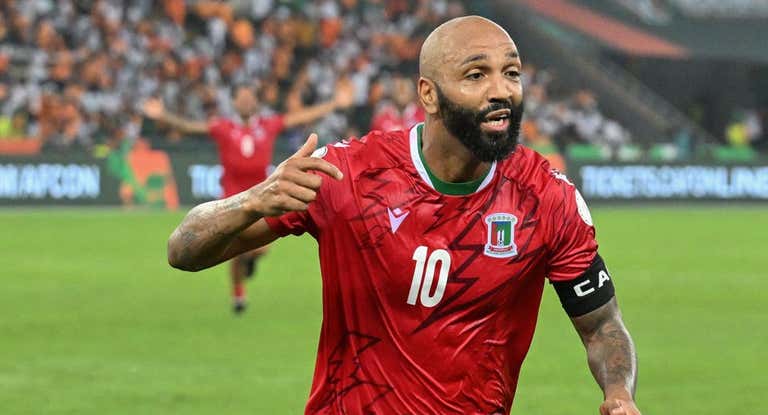 Emilio Nsue celebra uno de sus goles en la Copa África.