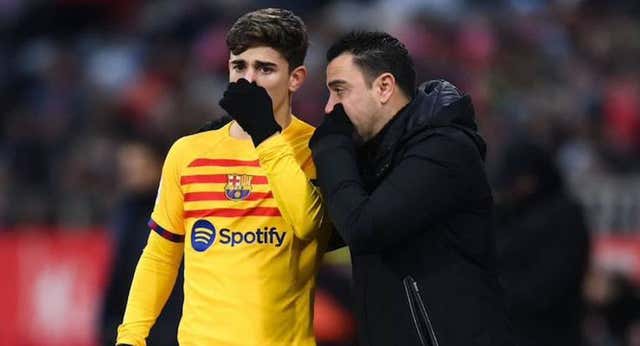 La plantilla ya reacciona al adiós de Xavi: «A muerte contigo, míster»