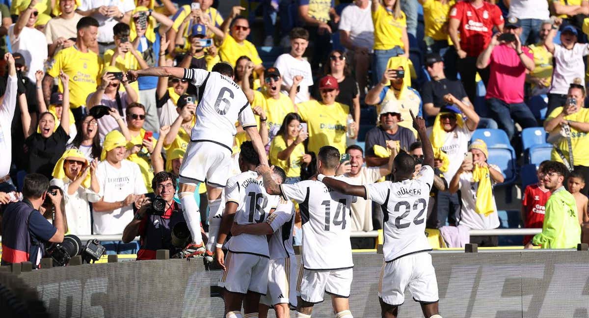 El Real Madrid celebra su triunfo en Gran Canaria./EFE