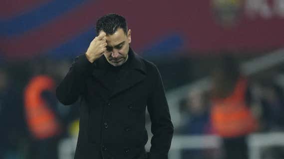 Xavi, pensativo tras la derrota ante el Villarreal./EFE