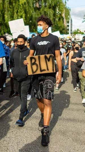 Paolo Banchero durante las manifestaciones del Black Lives Matter.  @paolo5