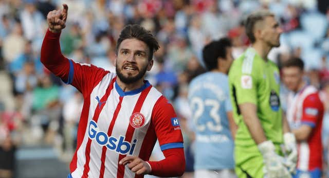 El Girona recupera el liderato y hunde más al Celta y a Benítez