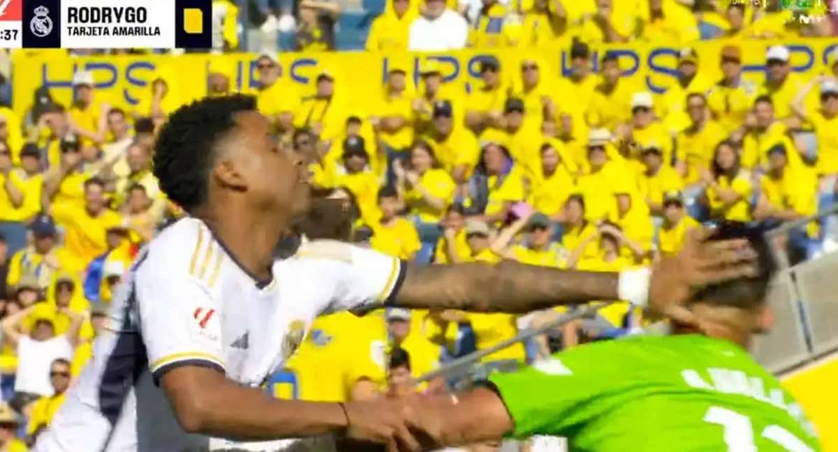 El manotazo de Rodrygo a Valles.