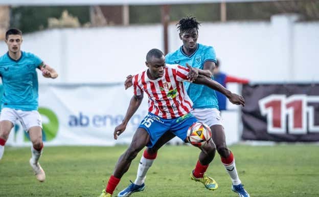Adama Boiro, en su debut con el Athletic B ante el Barbastro.  Athletic Club