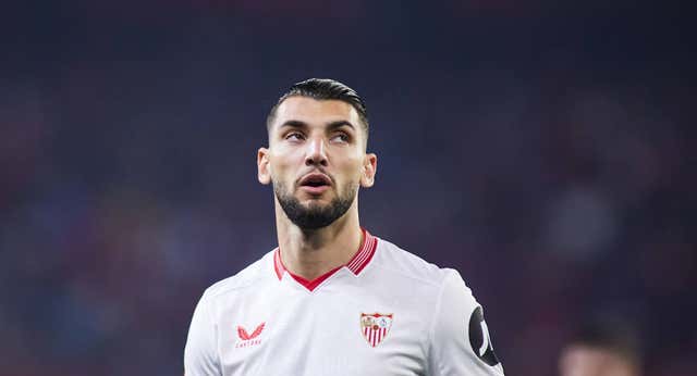 Rafa Mir se replantea su futuro tras los silbidos de la grada