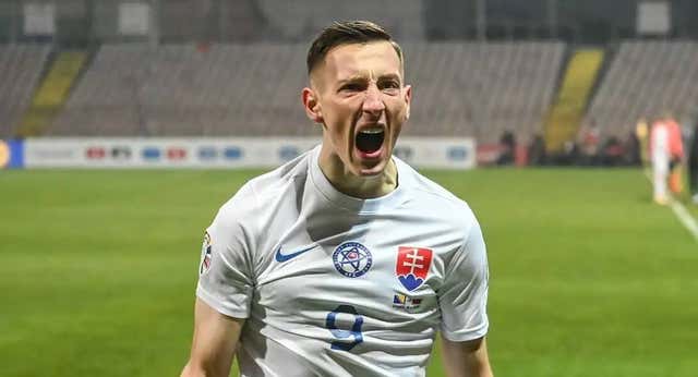 Bozenik presiona al Boavista y el Sevilla aguarda su fichaje