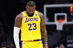 LeBron explota ante la crisis de los Lakers: «Cualquier noche nos pueden patear el culo»