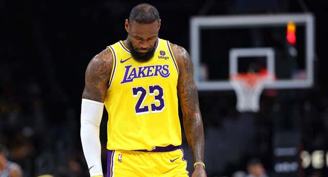 LeBron explota ante la crisis de los Lakers: «Cualquier noche nos pueden patear el culo»