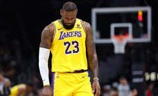LeBron explota ante la crisis de los Lakers: «Cualquier noche nos pueden patear el culo»