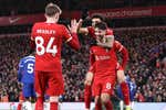 El Liverpool golea al Chelsea con un estelar Bradley