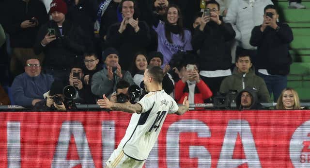 Joselu se gana el liderato y la renovación