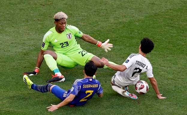 Zion Suzuki durante un partido de la Copa Asia entre Japón y Irak. REUTERS