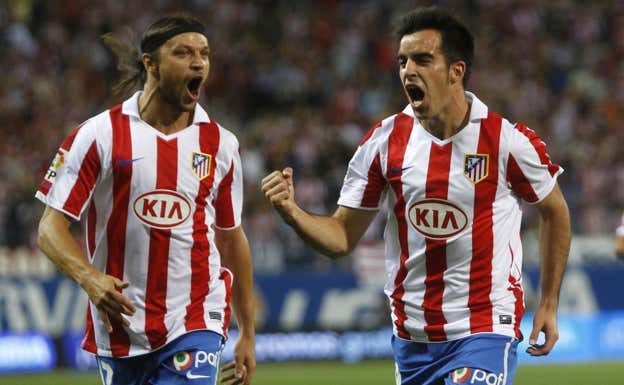 Jurado celebra un gol con la camiseta rojiblanca.  REUTERS