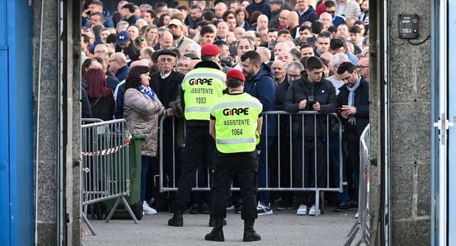 Caos y violencia antes del Famalicão-Sporting de Portugal: seis heridos y suspensión del partido