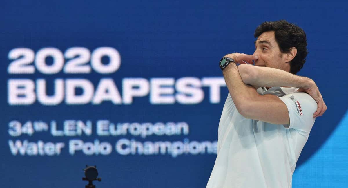 Miki Oca se emociona después de que la Selección femenina de waterpolo gane el oro en el Europeo de 2021. /AFP