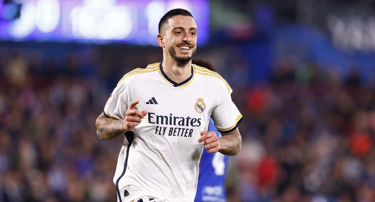 Joselu celebra uno de sus dos goles al Getafe.