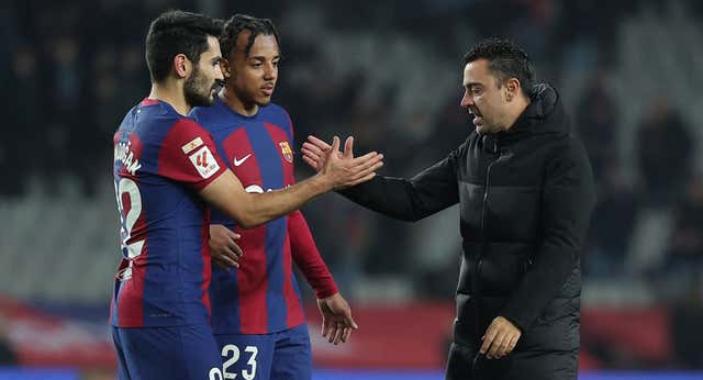Xavi se ‘Laportiza’ con el asunto arbitral aunque saca bandera blanca