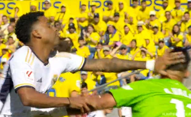 Manotazo de Rodrygo a Valles en el Las Palmas-Real Madrid.