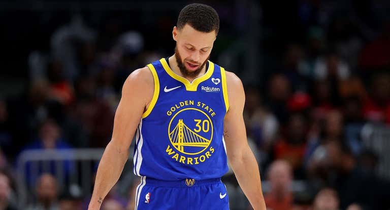 Stephen Curry se lamenta tras la derrota de los Warriors en Atlanta.