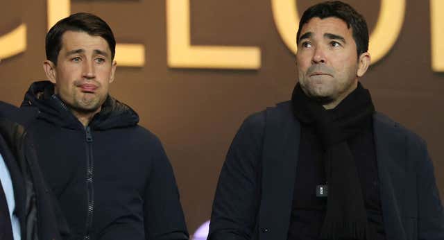 Deco no descarta una gran venta: «Si nos vemos obligados a vender, intentaremos no tocar el corazón del equipo»