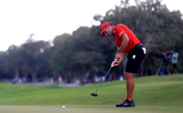 Sergio García, con bermudas, durante un torneo del LIV Golf.  REUTERS